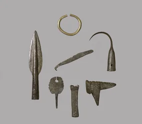 Tesoro di ornamenti e strumenti, da Fresn-la-Mere, Francia, Età del Bronzo